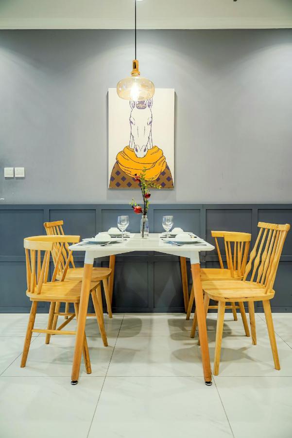 Moxy Hcmc Aparts - Vinhomes Central Park, Ice Rink Bandar Ho Chi Minh Luaran gambar